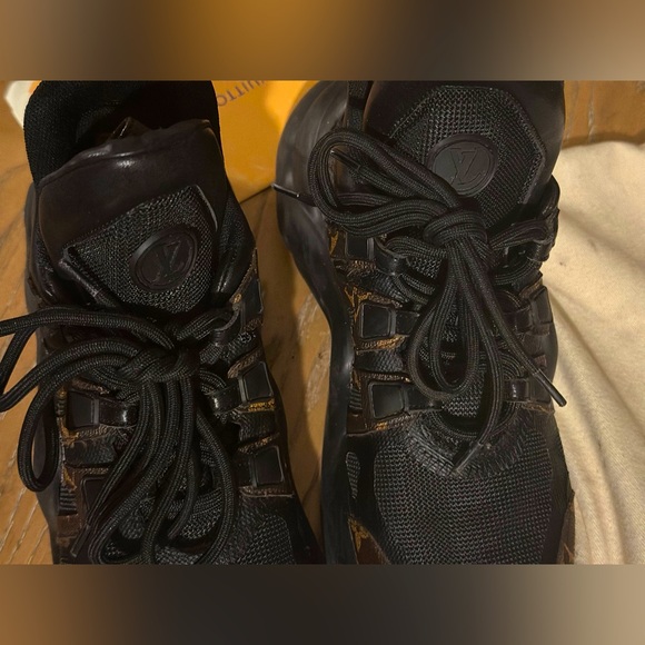 Louis Vuitton | Calfskin Patent Monogram Womens LV Archlight Sneakers 39 Black - Picture 10 of 16